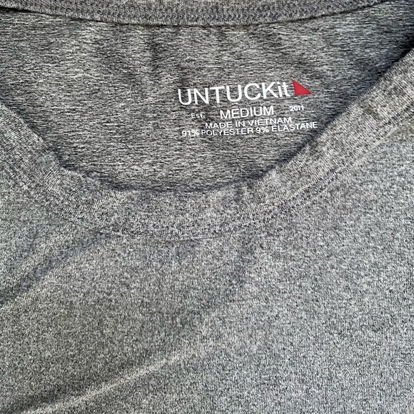 UNTUCKit Performance tee- Clarendon style- gray- medium - Picture 2 of 5